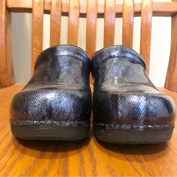 Dansko Blue/Black, Patent Leather Clogs, Size 39/8.5 - Picture 6 of 8